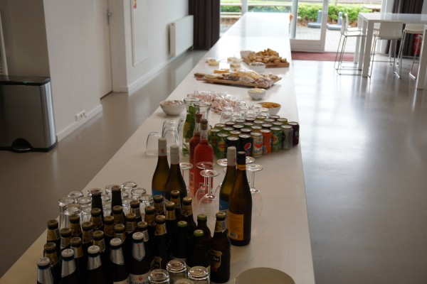 De borrel staat al te wachten.